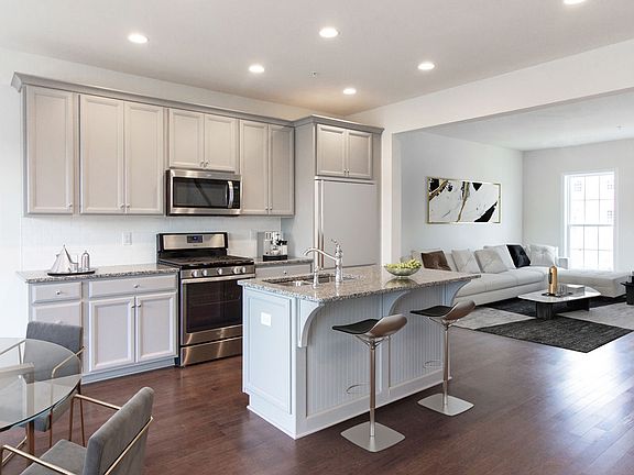 4th image of 1612 Hastings Park Dr