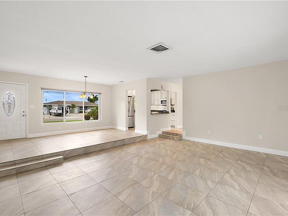 5th image of 7101 S Shore Dr S