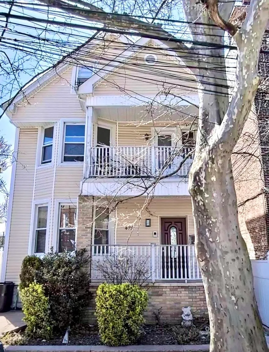 3 bed, 1.0 bath, $3,200 — Photo 1