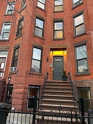 1st image of 485A Halsey St #3