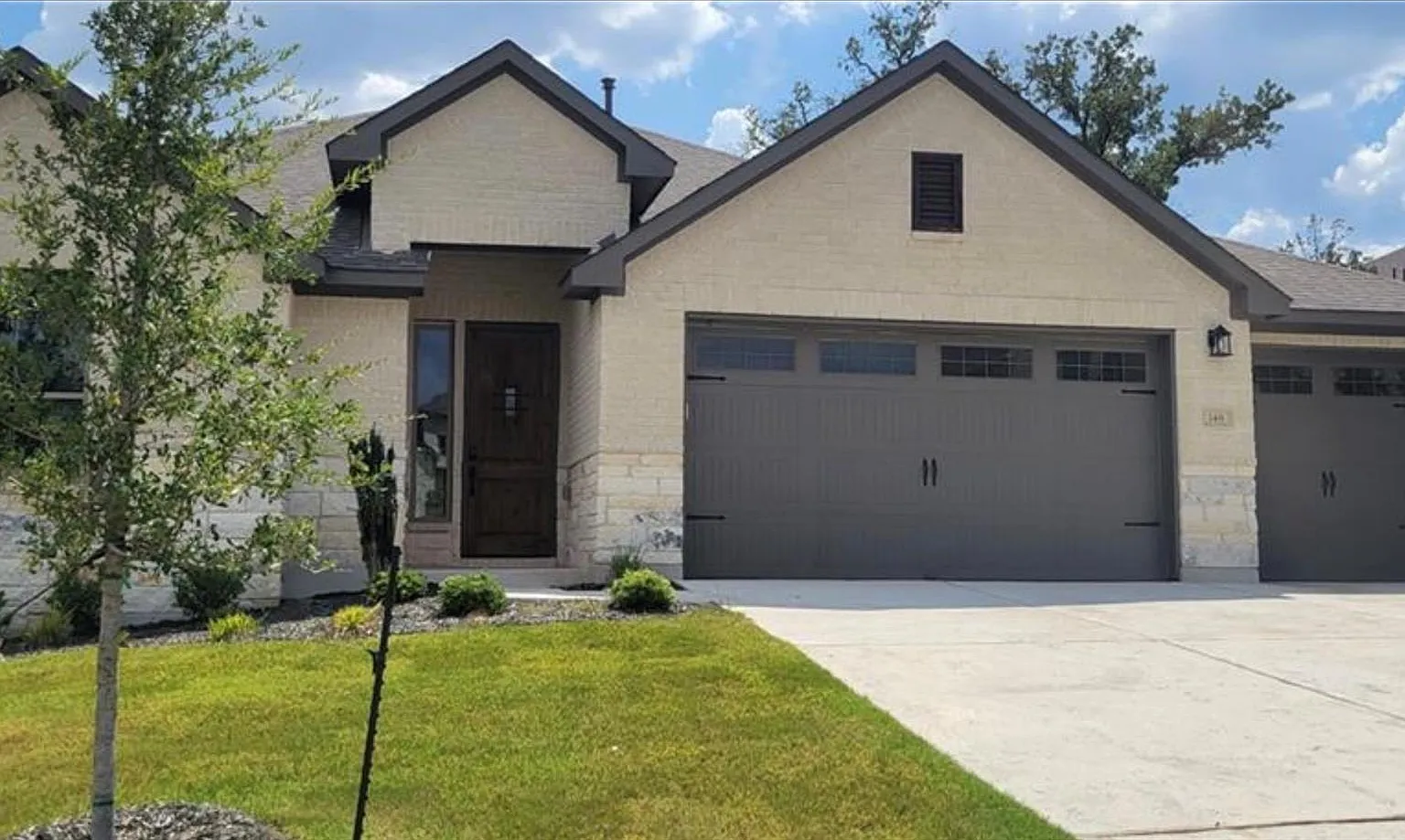 4 bed, 3.0 bath, 2607 sqft, $3,350 — Photo 1