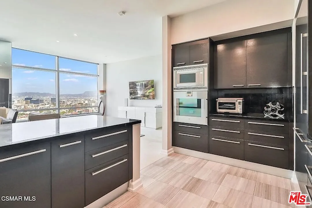 2 bed, 2.5 bath, 1790 sqft, $8,500 — Photo 3