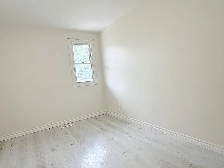 1073 Albert Rd #MAIN — Photo 13