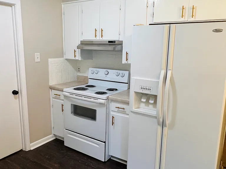 1920 Saturn St — Photo 10