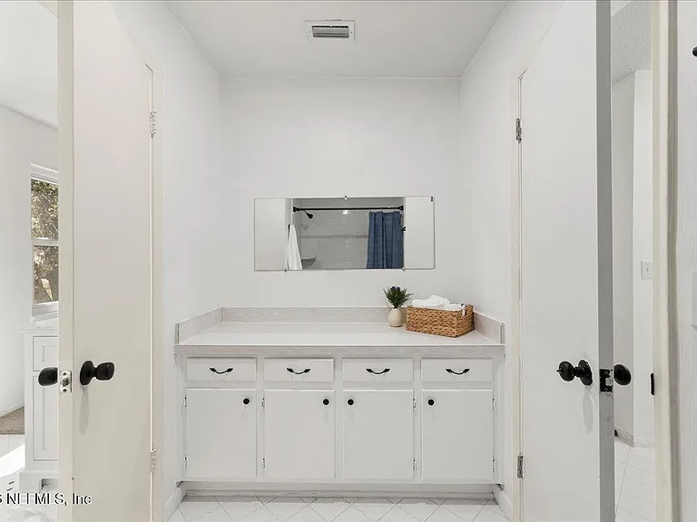 8140 Sutton Pl E — Photo 12