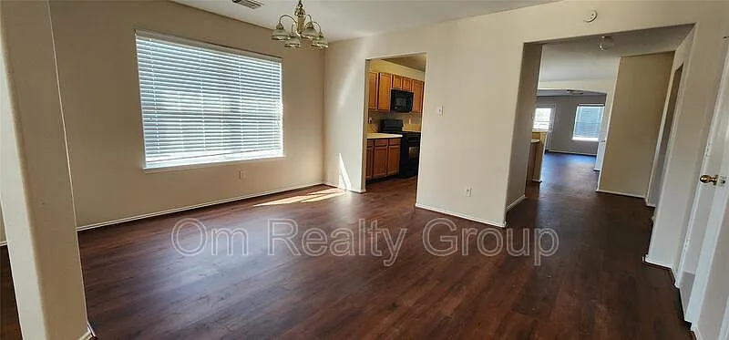 3 bed, 2.0 bath, 1906 sqft, $1,875 — Photo 3