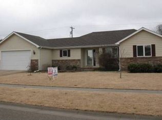 518 Pine Ridge Dr, Salina, KS 67401