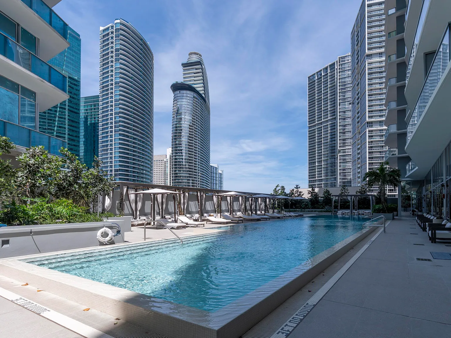 1 bed, 1.0 bath, 699 sqft, $5,962 — Photo 4