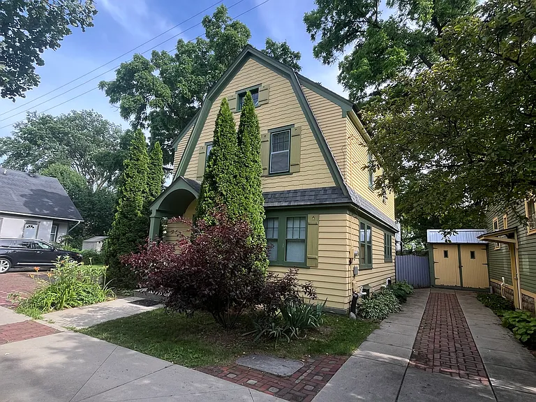 221 Houston Pl — Photo 37