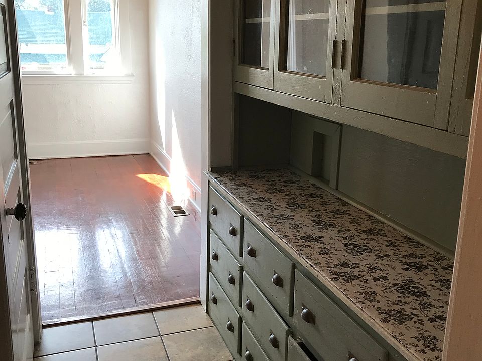2nd image of 1226 N Madelia St