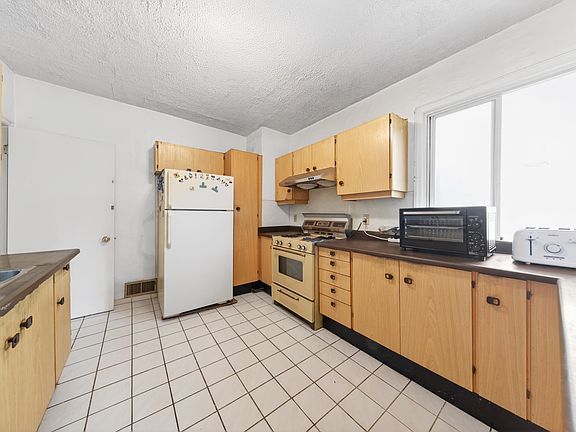 5th image of 3950 Laurel St