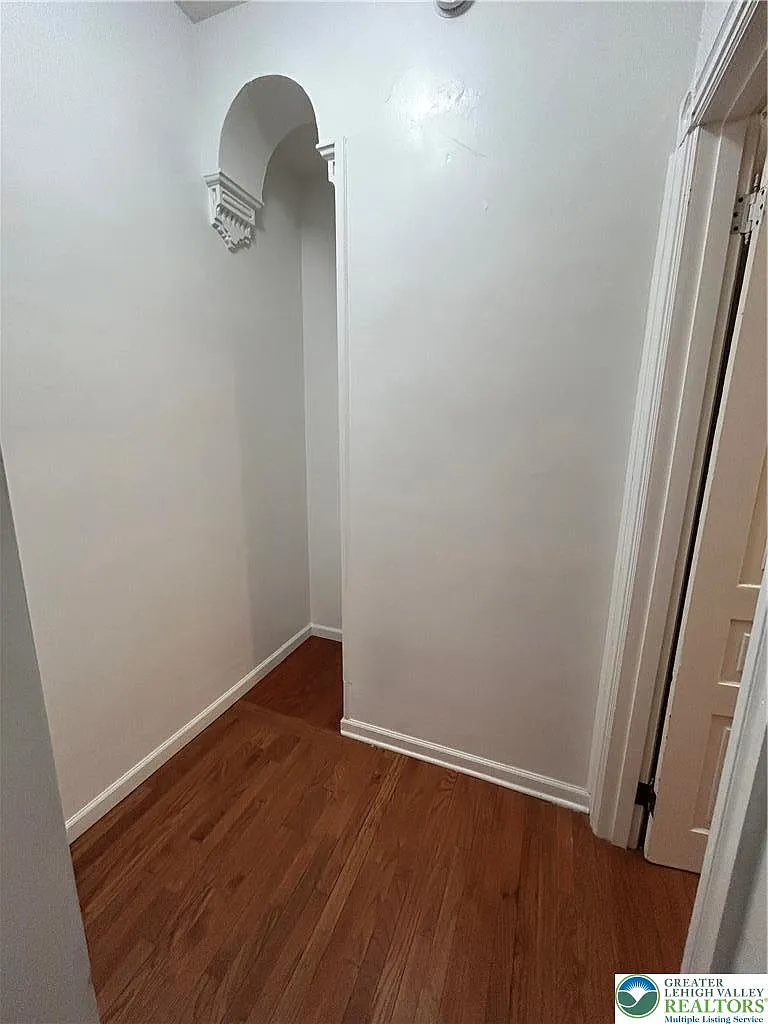 3 bed, 1000 sqft, $1,800 — Photo 3