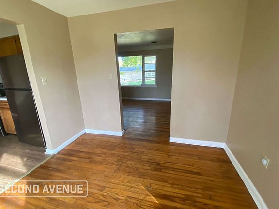 5th image of 46 Patricia Ln