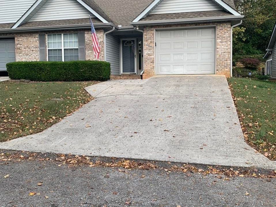 1st image of 119 Oak Place Cir