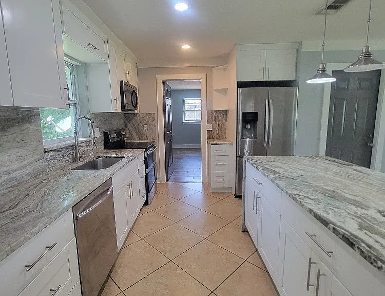 203 Redcliff Ave — Photo 7
