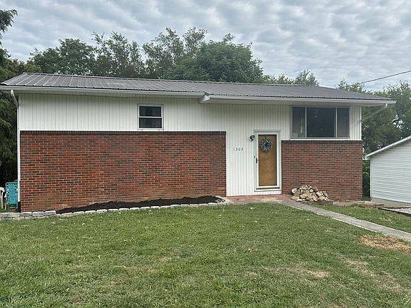 3rd image of 1302 Urban Dr