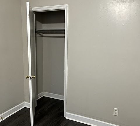 5946B Back Bedroom Closet_06022022
