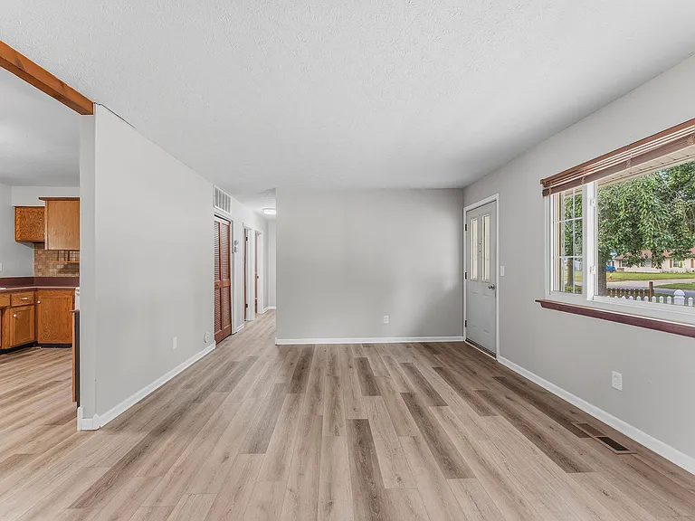 7365 Chennault Dr — Photo 6