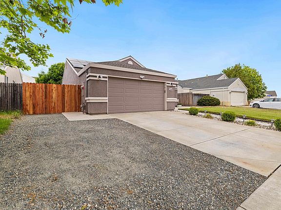 3rd image of 560 Anderson Way