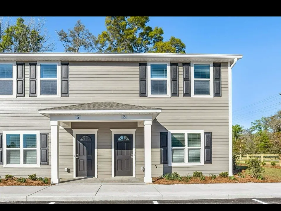 30 Wainscott Cir #30