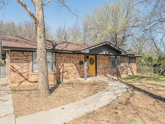 3rd image of 302 W Hale Ave