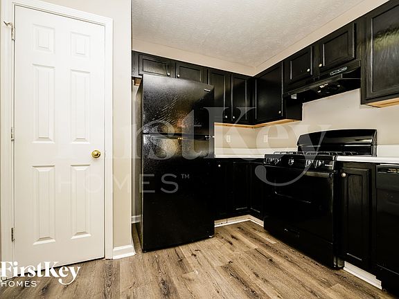 5th image of 410 Autumn Lake Ct