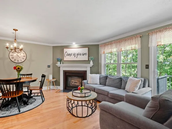 70 Bridle Cross Rd #70, Fitchburg, MA 01420