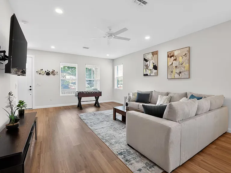 210 E Columbus Dr #B — Photo 10