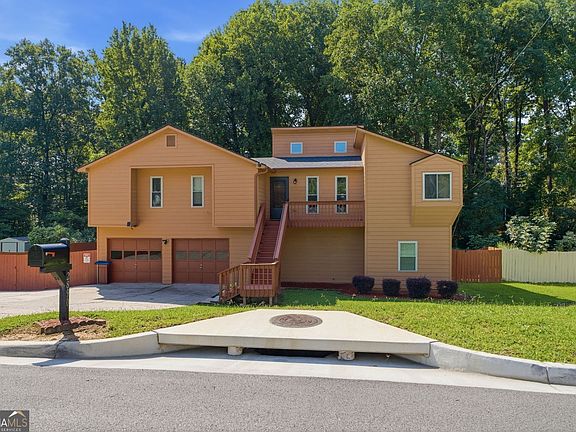 2nd image of 2890 Creekwood Ln NW