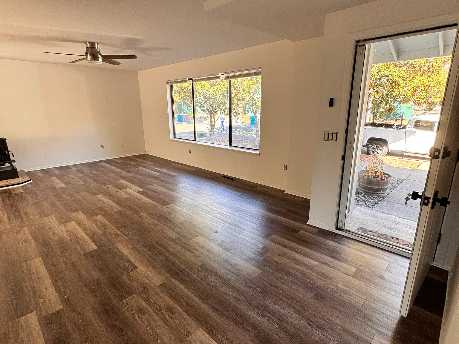 3 bed, 1400 sqft, $3,150 — Photo 3