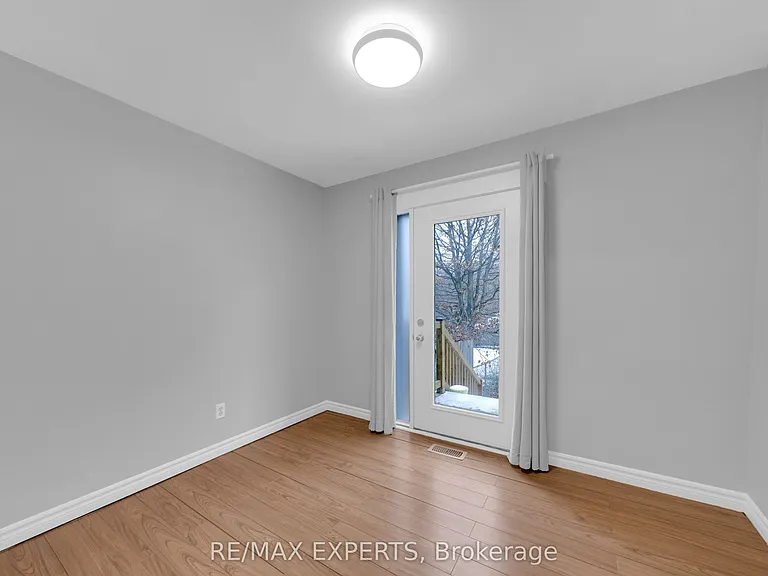 79 Louisa St #UPPER — Photo 20
