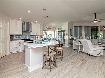 3 bed, 2.0 bath, 2360 sqft, $2,995 — Photo 2