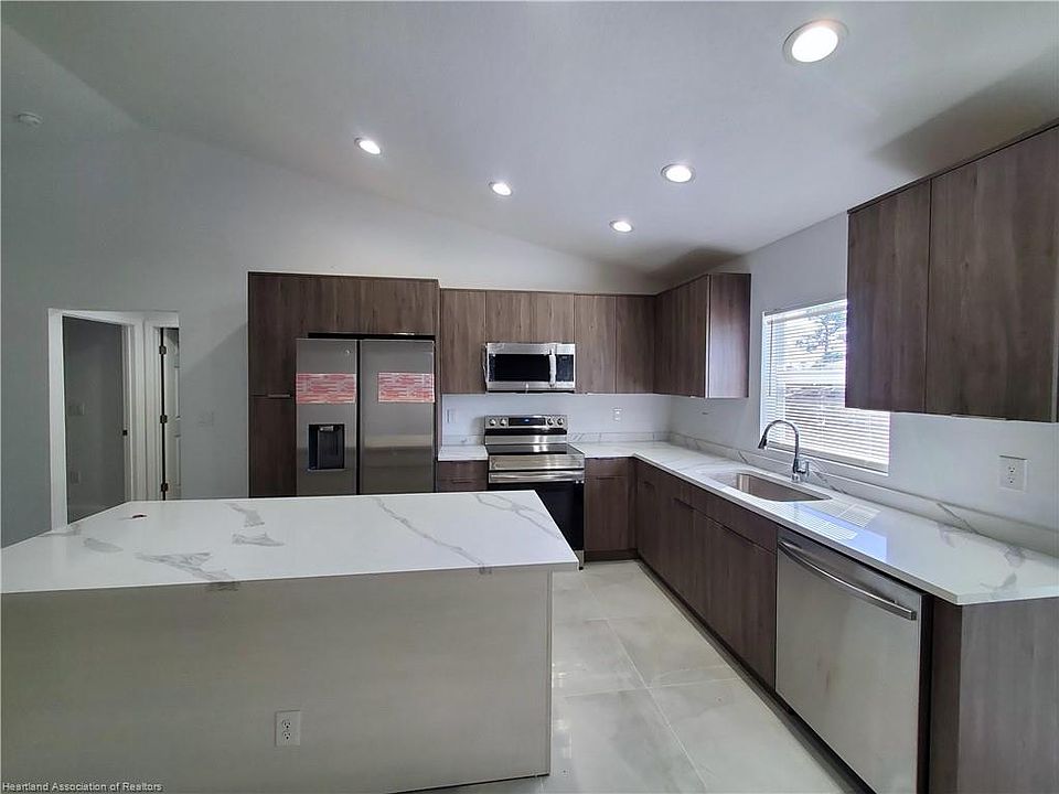 215 Grenada St NE, Lake Placid, FL 33852 Zillow