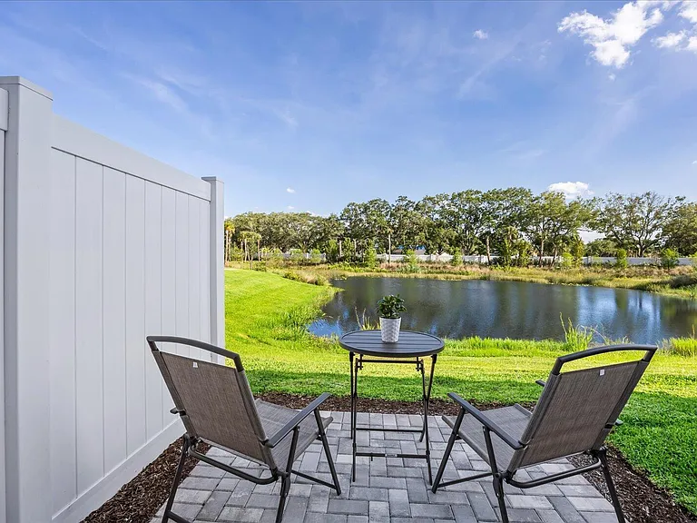 276 SW Sally Way — Photo 31