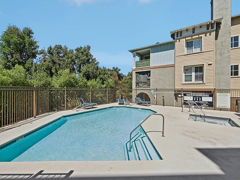 Ivy Hill — Photo 31