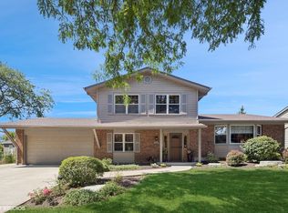 1405 Armstrong Ln, Elk Grove Village, IL 60007