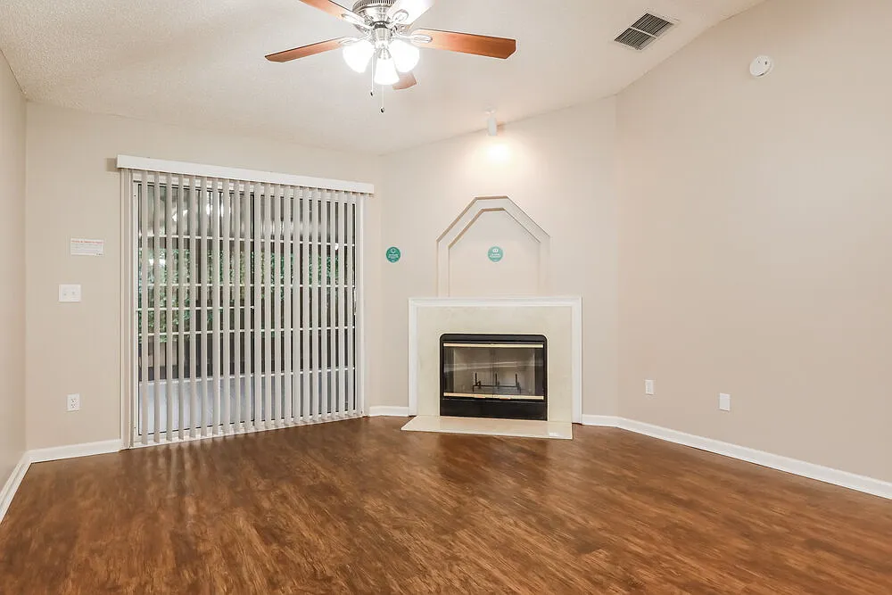 4 bed, 2.0 bath, 1764 sqft, $2,270 — Photo 4