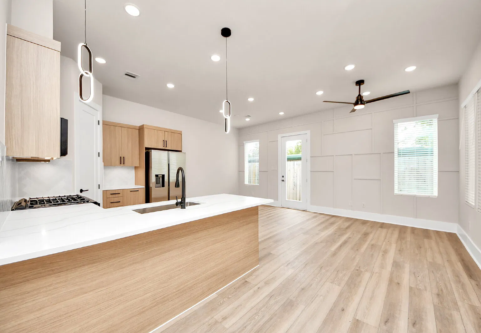 3 bed, 2.5 bath, 1514 sqft, $2,100 — Photo 2