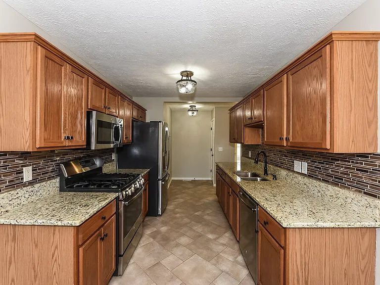 3602 Sussex Ct — Photo 9