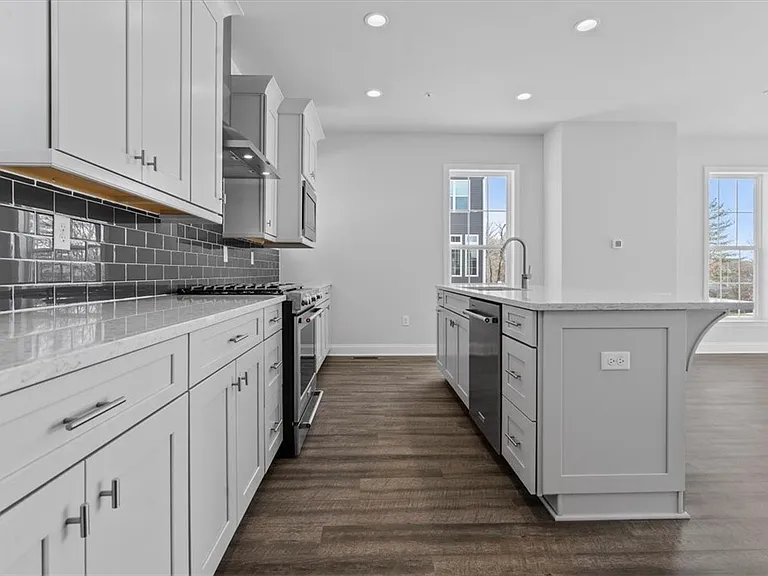 235 Main St — Photo 7