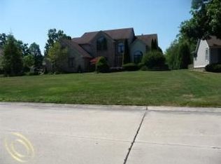 8849 Marquette Dr, Grosse Ile, MI 48138