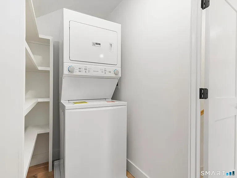 325 Coram Ave #C — Photo 8