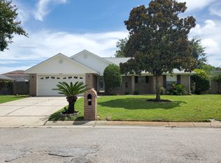 9763 Parker Lake Cir, Navarre, FL 32566