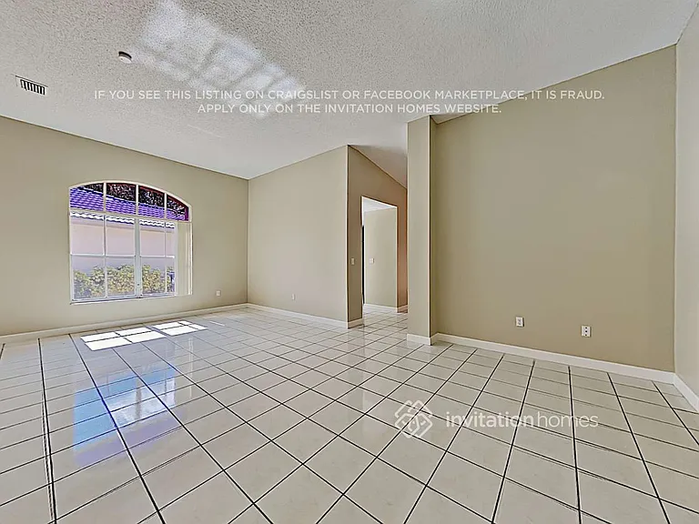 13272 NW 10th Ter — Photo 5