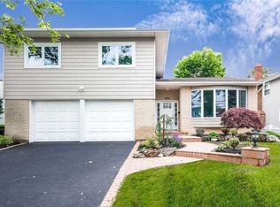 1933 Leslie Ln, Merrick, NY 11566