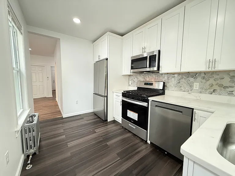 81 Alder St — Photo 2