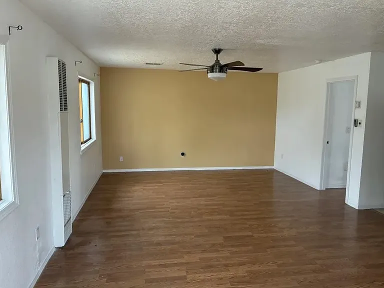 2733 Palomas Dr NE — Photo 2