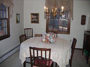 4th image of 24 Maywood Dr