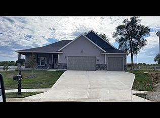 104 Clemmons Ct, Englewood, OH 45322