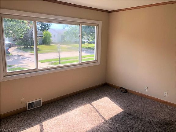 3rd image of 5126 E 131st St